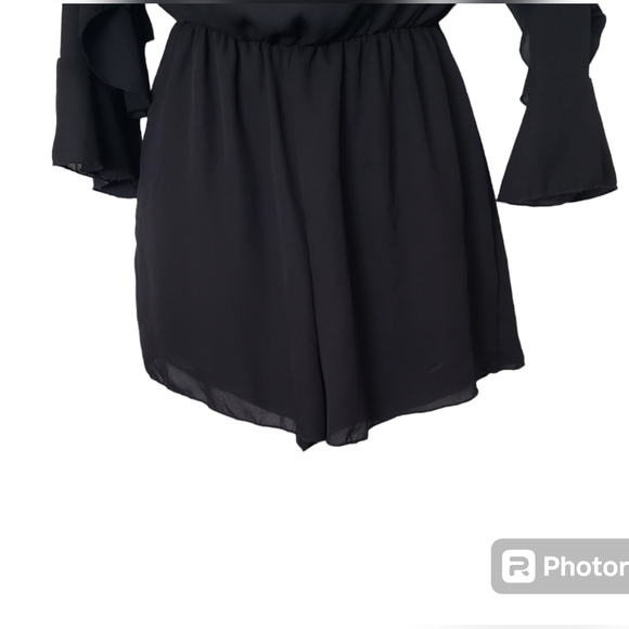 Charlotte Russe Women's Black Long CAPE Sleeve Sheer Romper SZ Large - Picture 3 of 4